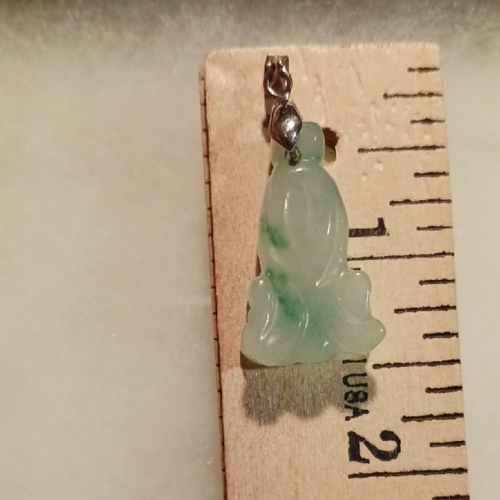 Elegant Green Frog Pendant Necklace - Picture 4 of 4